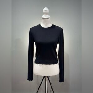 CLEARANCE! Black Boutique Ribbed Scalloped Hem Top Size L NWT